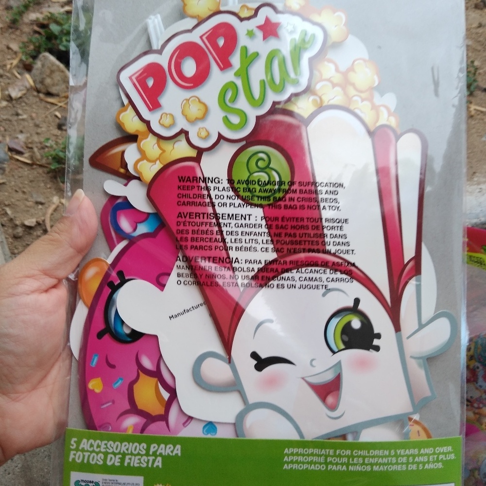 Shopkins Party Decor Bundle - Picture 3 of 8